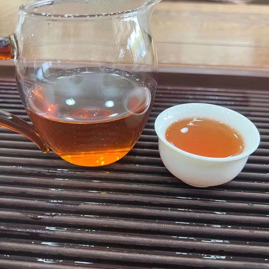 ??90年代有机班章生，难得的年份老茶，厚实饱满，口