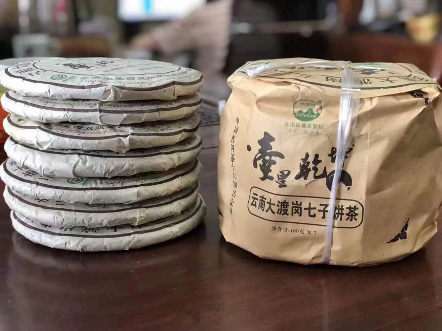 云南大渡岗普洱茶—壶里乾坤，生茶饼，400克/饼，厚