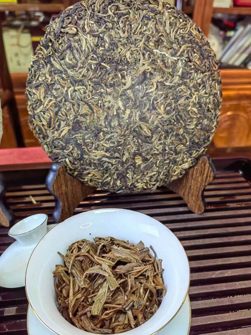 ??04年茶科所云茶饼十八年陈化，由云南省农业科学院
