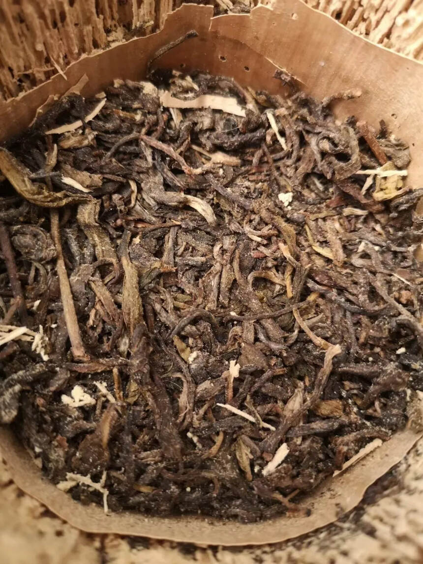 2003年竹筒茶老生茶（竹筒大小规格不一，按茶净重量