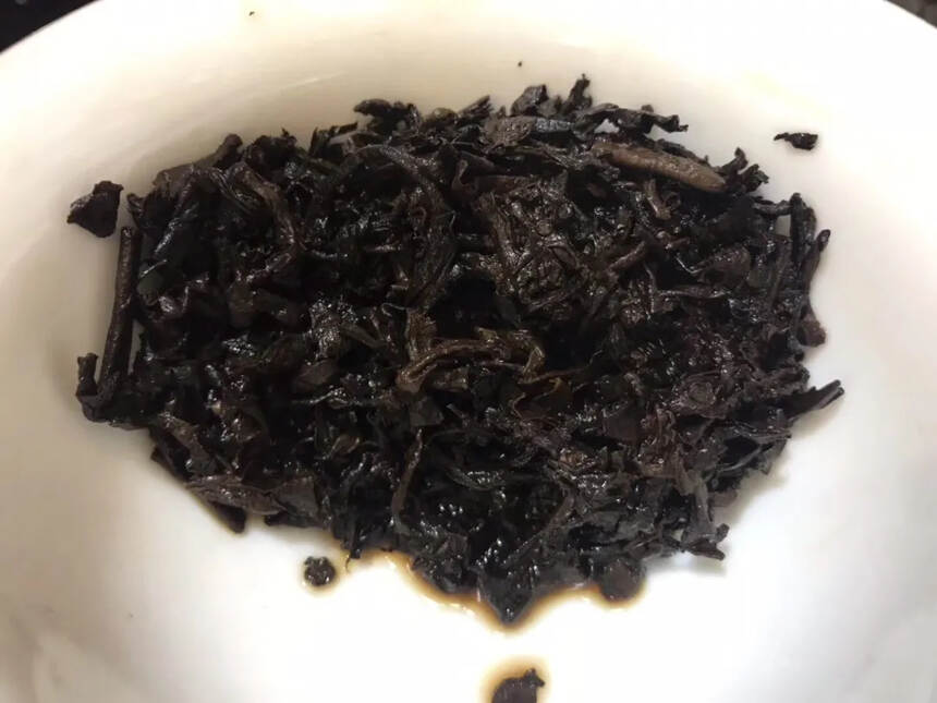 经典款96年布朗山古树熟茶沱，迷你小沱茶糯滑陈香。#