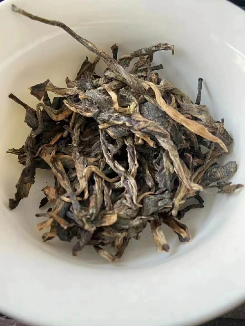 2005凤临茶厂昆明仓，春夏秋冬?小黄印，一饼500