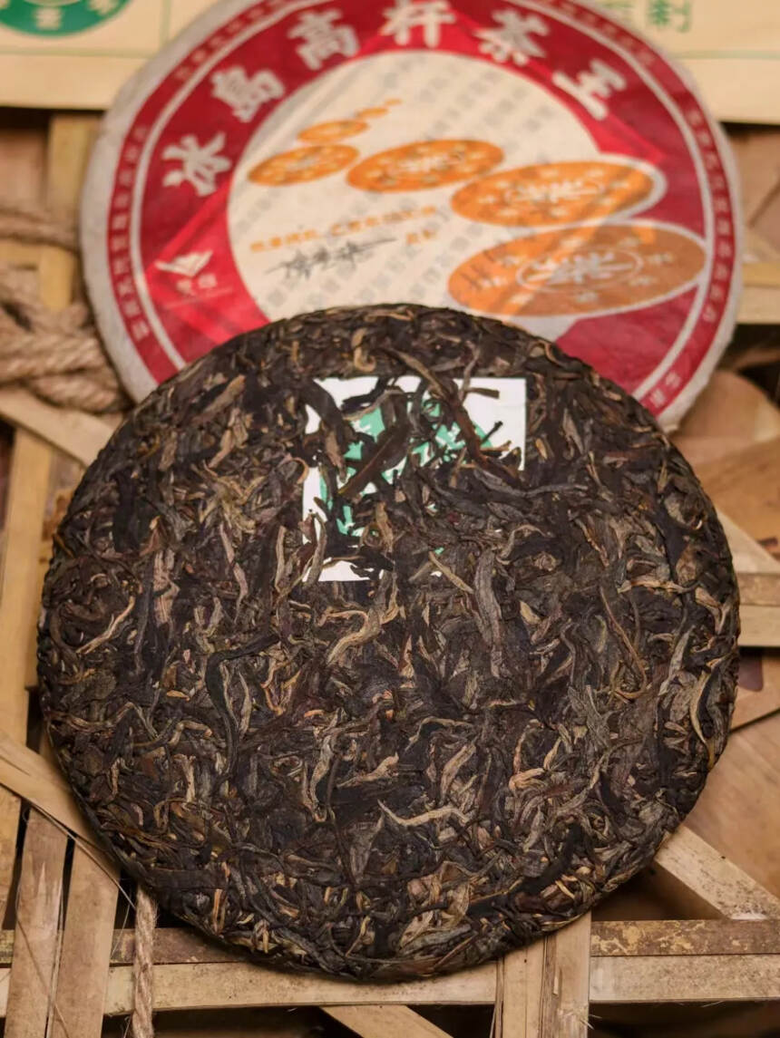 2005年冰岛高杆茶王生饼?精选冰岛高杆茶料，干仓存