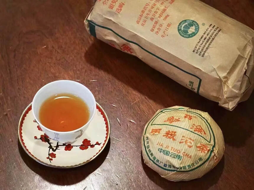 2003年，甲级沱茶生普洱茶，100克每沱，西双版纳