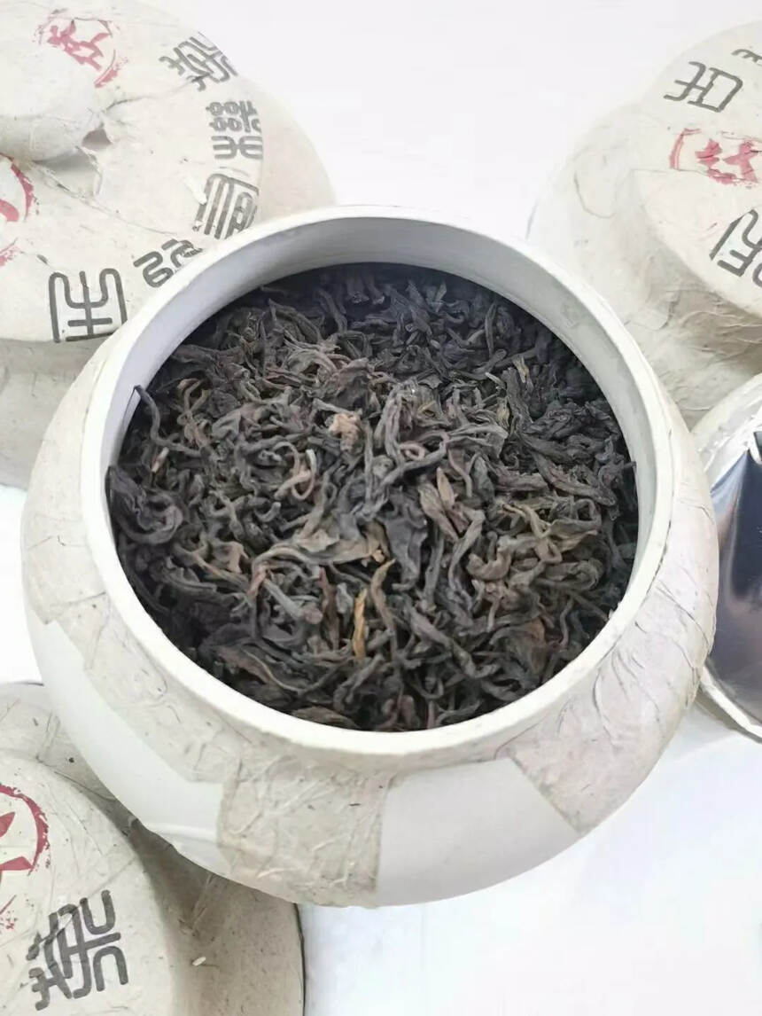 九七同庆老班章生态有机古树茶，古董级樟香味，纯正独特