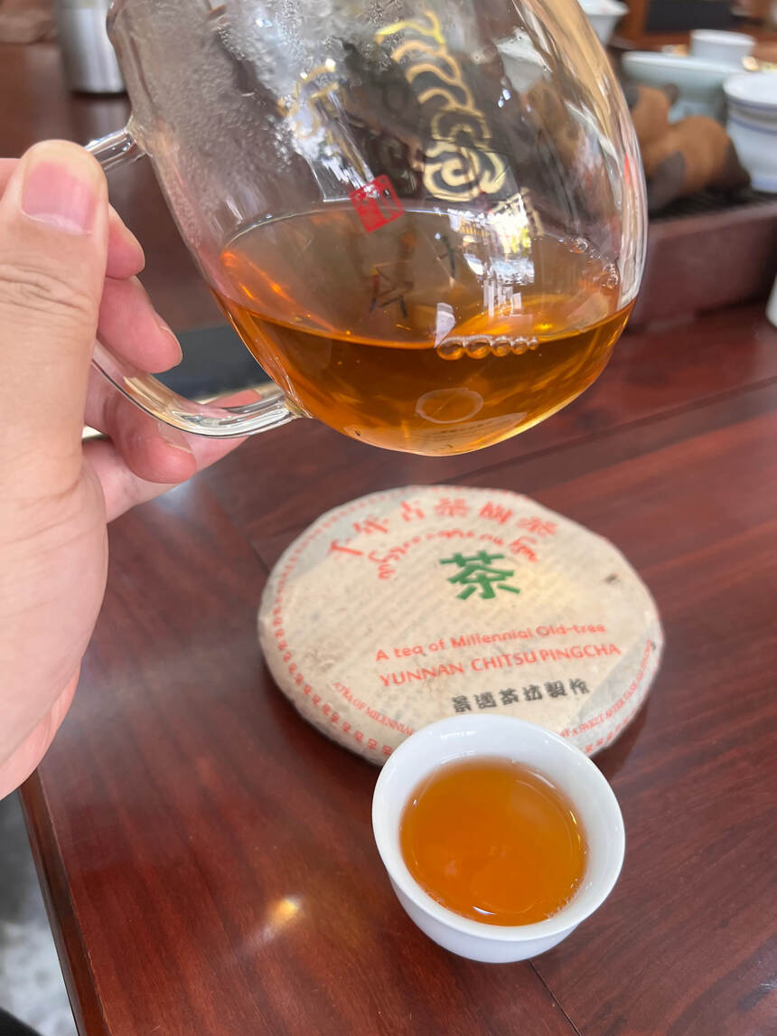 2004年 千年古茶树茶生普洱茶饼，景迈茶坊选用景迈