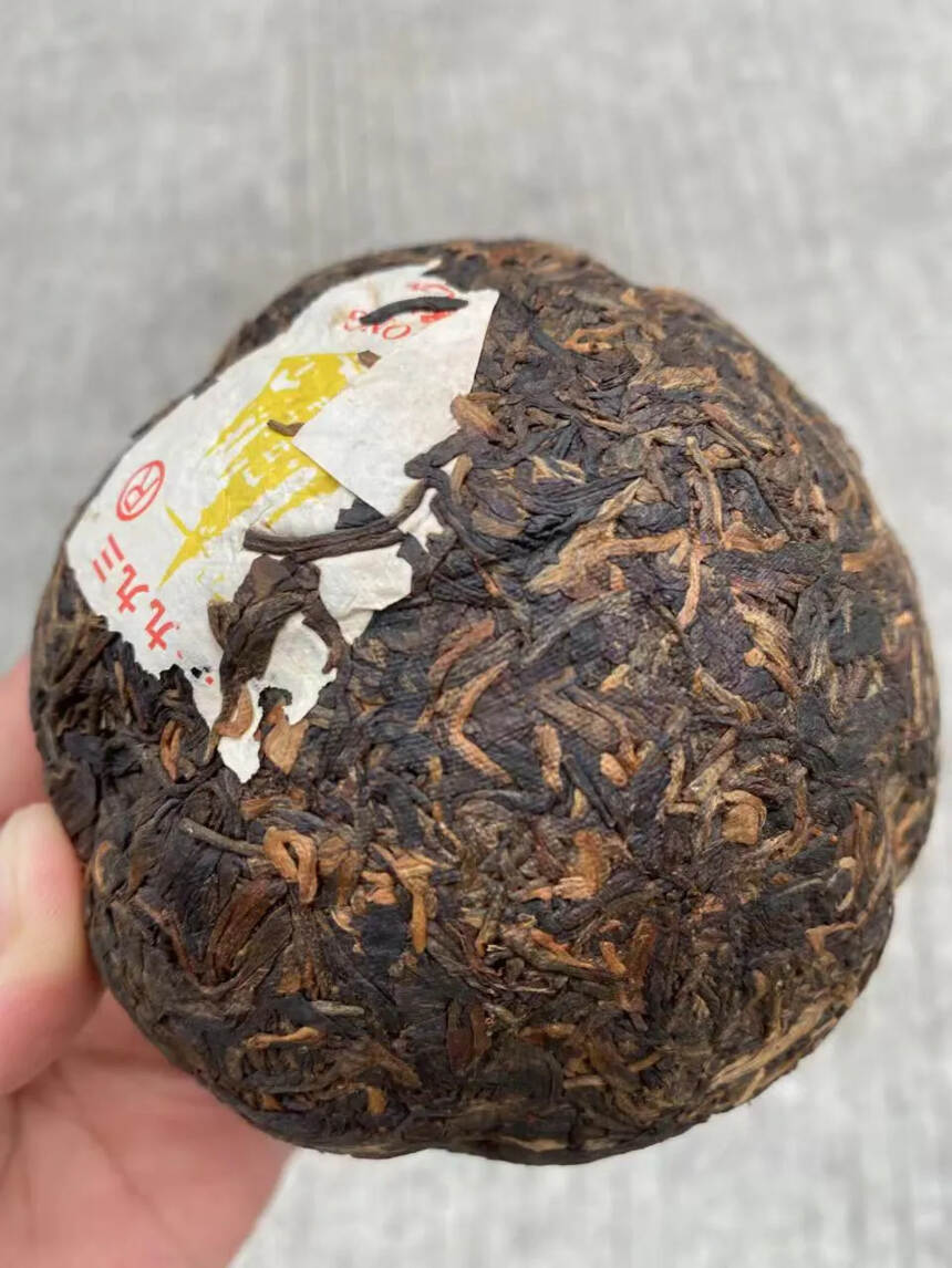 1993年曼飞龙生态茶厂出品 生沱，250克/个，4