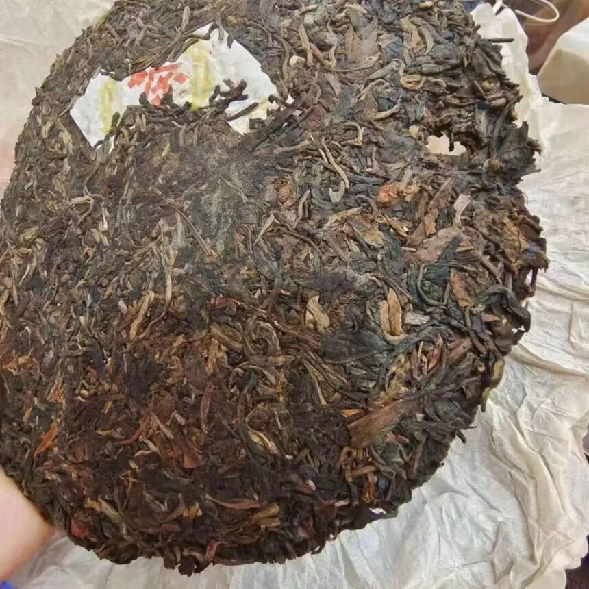 ??2000年黄中红班章老生茶22年的岁月里，老茶的