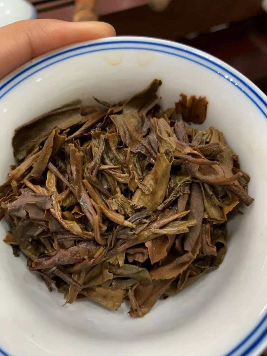 2002年红丝带小方砖，100克/片，此茶选料选料等