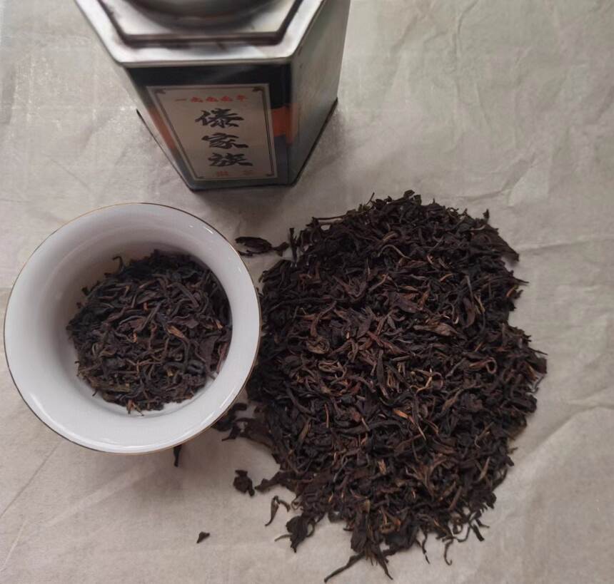 1999年傣家族散茶，选用勐海傣族寨子头。1999年