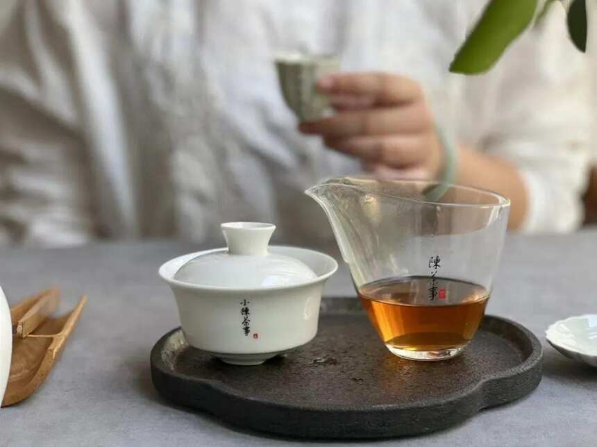 4条来自茶友的真实提问，盖碗泡岩茶，要不要“合盖锁水”？