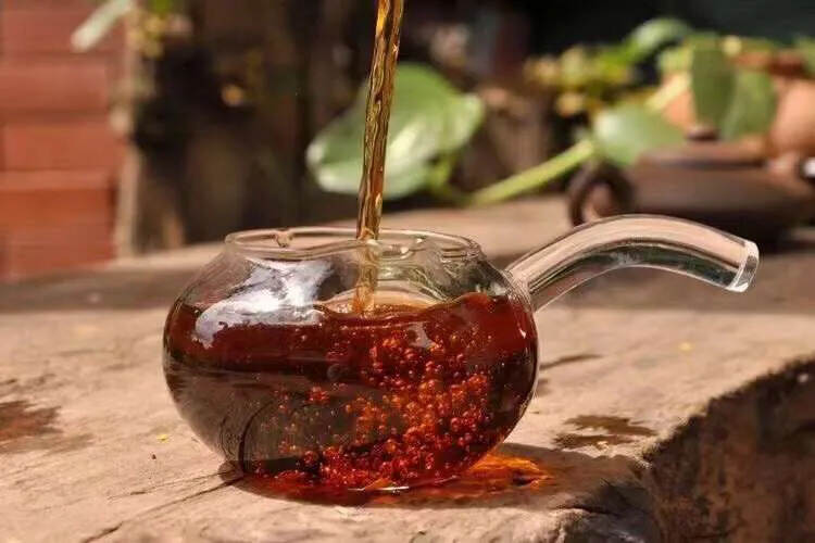 廖福散茶是越南的普洱茶菁。六十年代廖福散茶茶料选用优