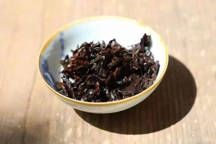 廖福散茶是越南的普洱茶菁。六十年代廖福散茶茶料选用优