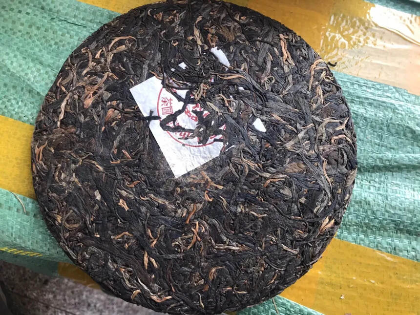 99年烟香大红印生茶，昆明纯干仓，性价比口粮茶！