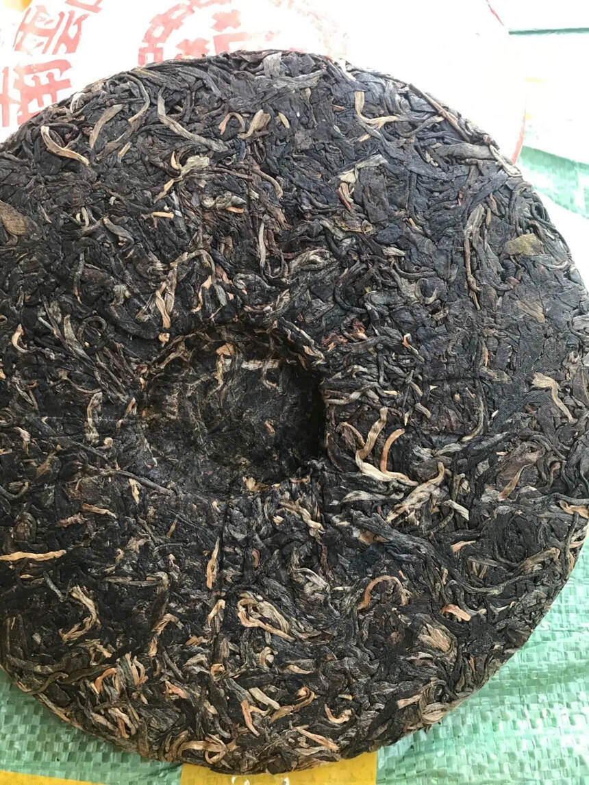 99年烟香大红印生茶，昆明纯干仓，性价比口粮茶！