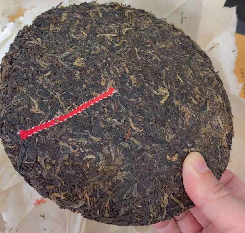六大茶山茶业有限公司出品301红中绿印巴达山红丝带特