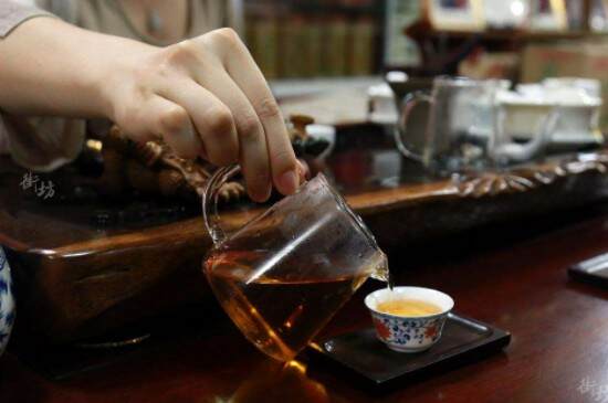 泡茶为什么要先温杯 泡茶时为什么要温茶具