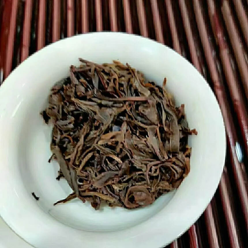 2005年鹏程茶厂班章春饼原勐海茶厂技术主任—杜琼芝