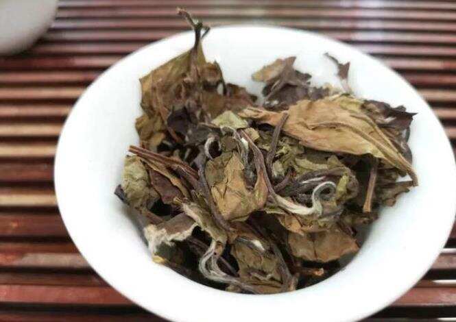 泡白茶用什么茶具？用盖碗冲泡福鼎白茶的好处