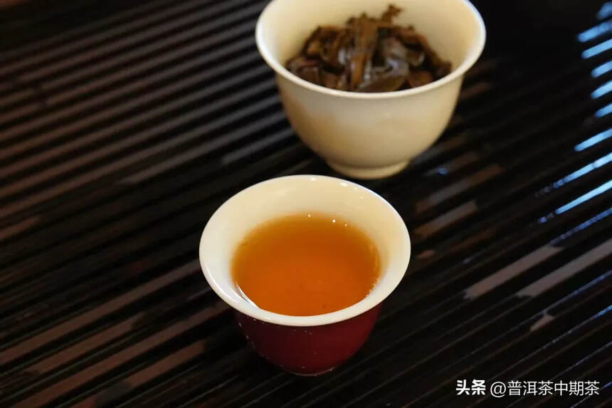 2006年易武山古树茶青砖500克，口感香甜柔润，茶