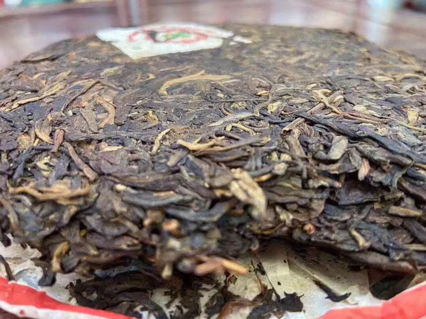 ??2001年勐撒茶山生饼，原件竹筐。茶味柔，入喉润