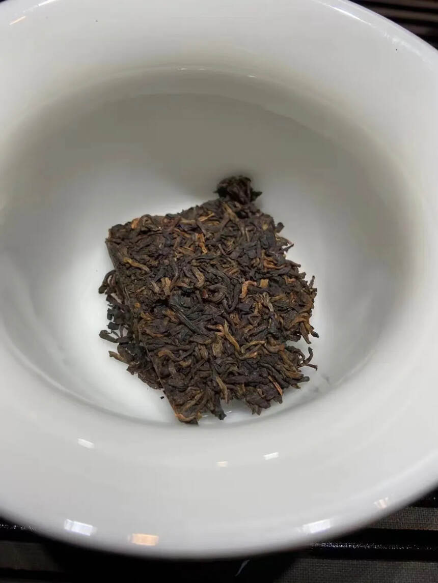 2005年南峤茶厂 勐海茶砖 熟茶，250克/片，1