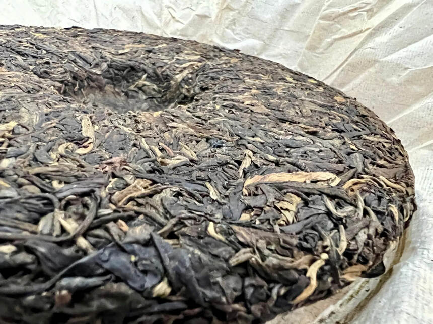 03年大班章印级古茶有机生茶，香气高扬，回甘迅猛，纪