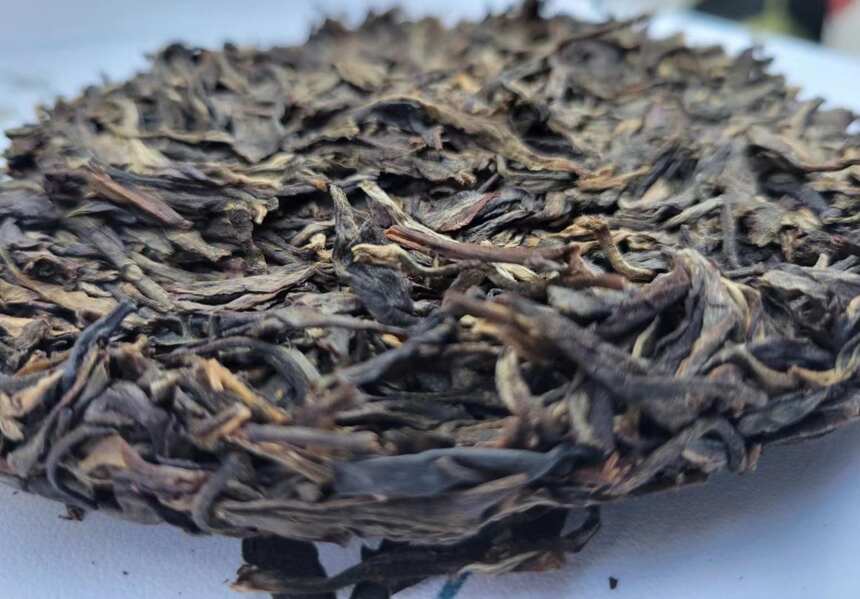 一饼普洱茶沉淀了您的岁月 喝茶要趁早 品茶要选好