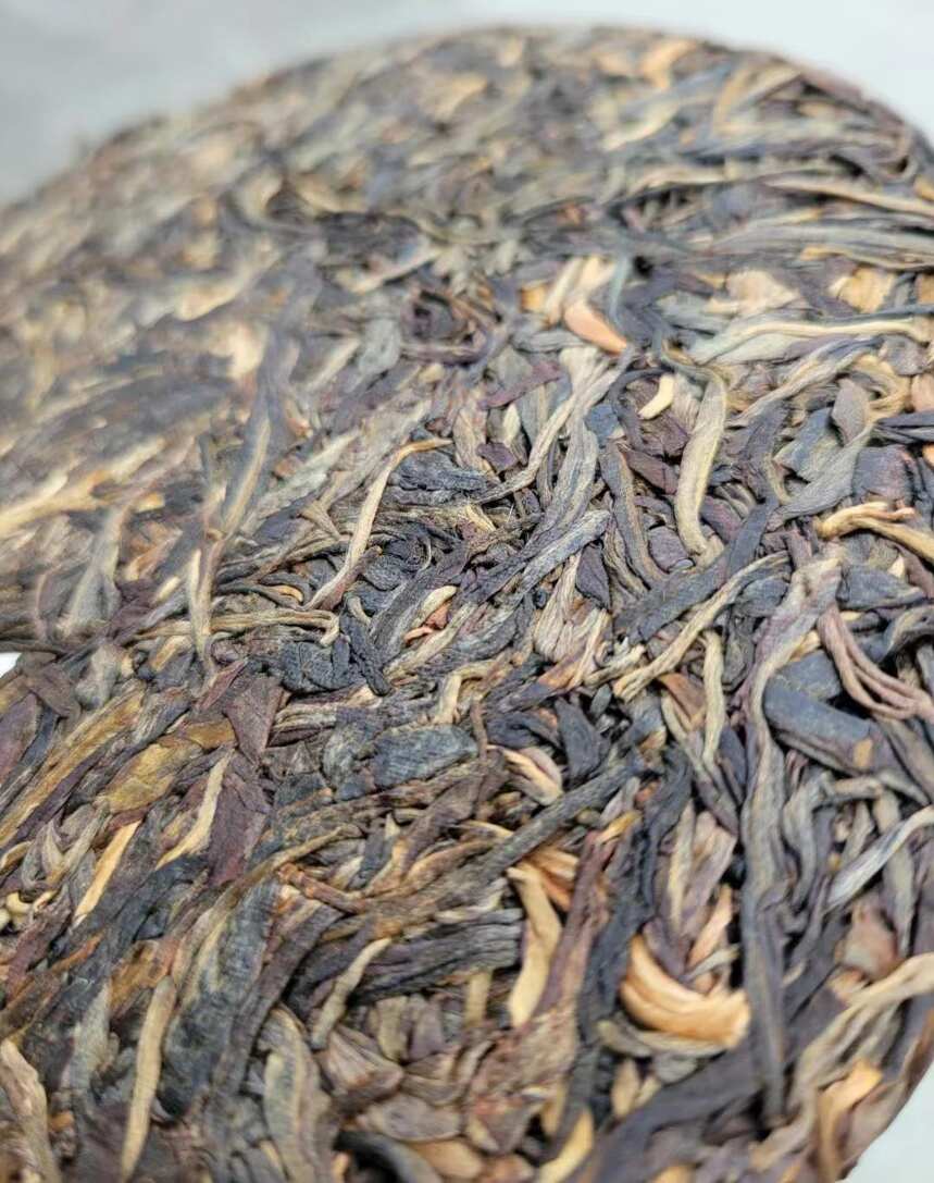 一饼普洱茶沉淀了您的岁月 喝茶要趁早 品茶要选好