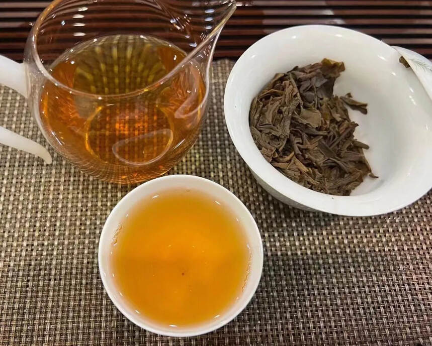 06年勐海七子饼茶傣叶生茶#普洱茶# #茶生活# #