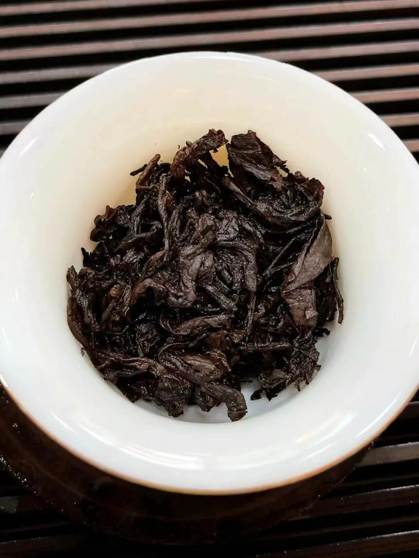 02年陈年普洱茶厂出品?特选A级普洱熟砖，特选云南大