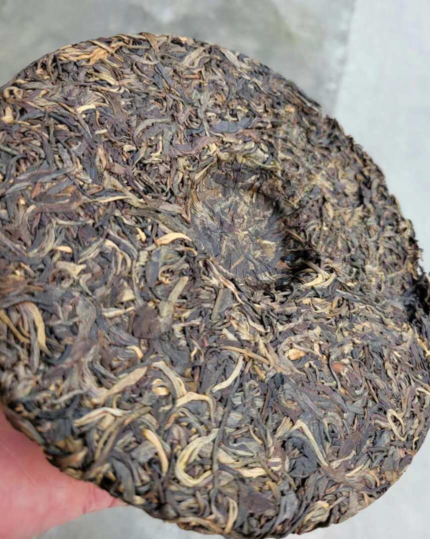 一饼普洱茶沉淀了您的岁月 喝茶要趁早 品茶要选好