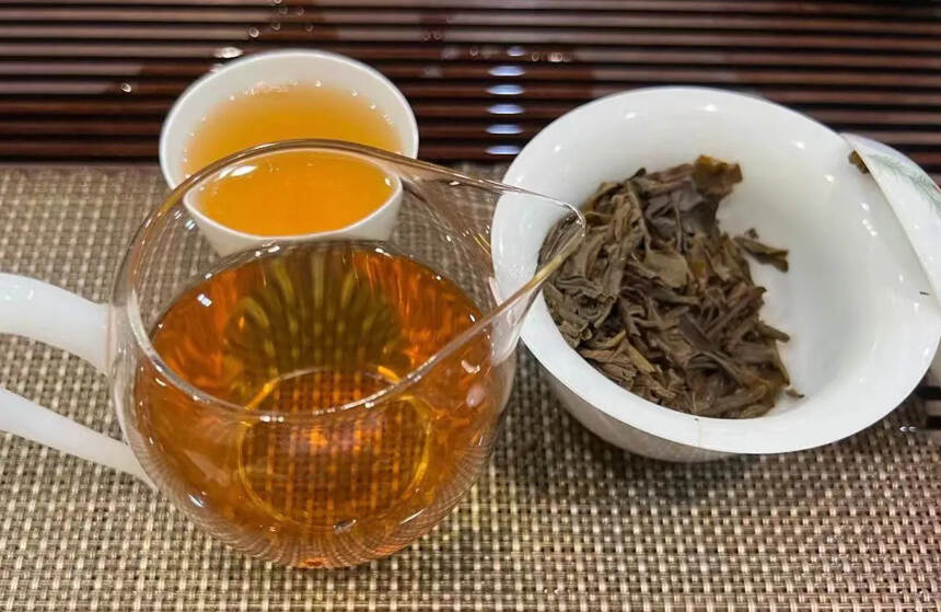 06年勐海七子饼茶傣叶生茶#普洱茶# #茶生活# #