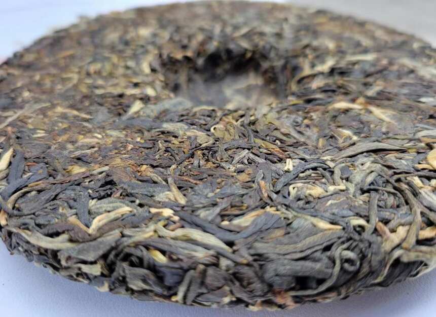 一饼普洱茶沉淀了您的岁月 喝茶要趁早 品茶要选好