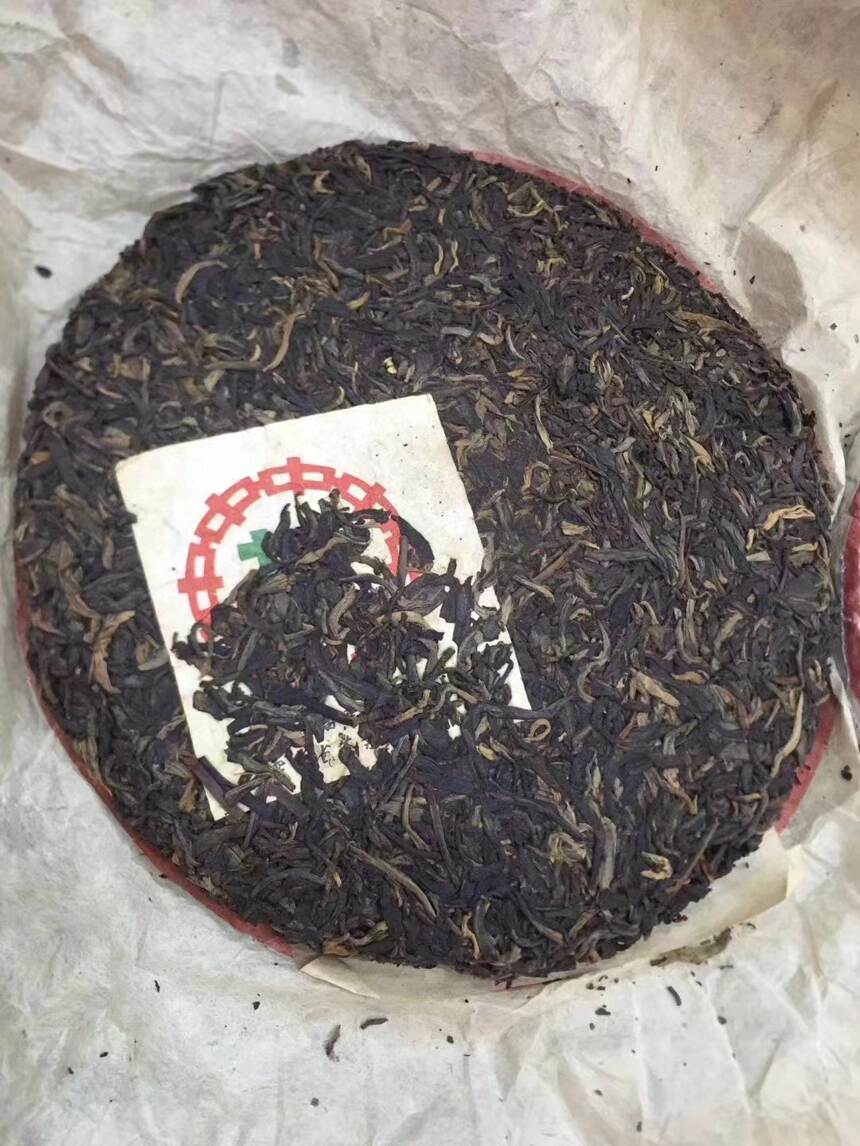 99年中茶牌黑飞青饼，品质优良。99年中茶牌黑飞青饼