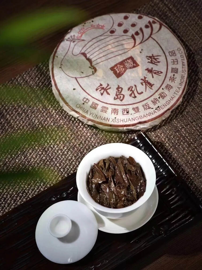 冰岛孔雀青饼2005年，春茶一口料，汤色红黄透亮