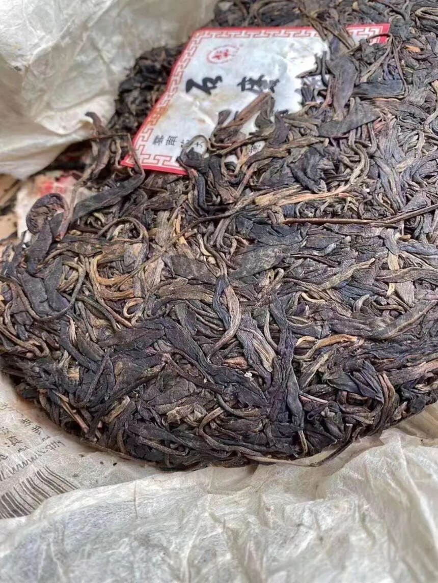 ??2006年六大茶山石磨饼生茶，400g一饼，香气