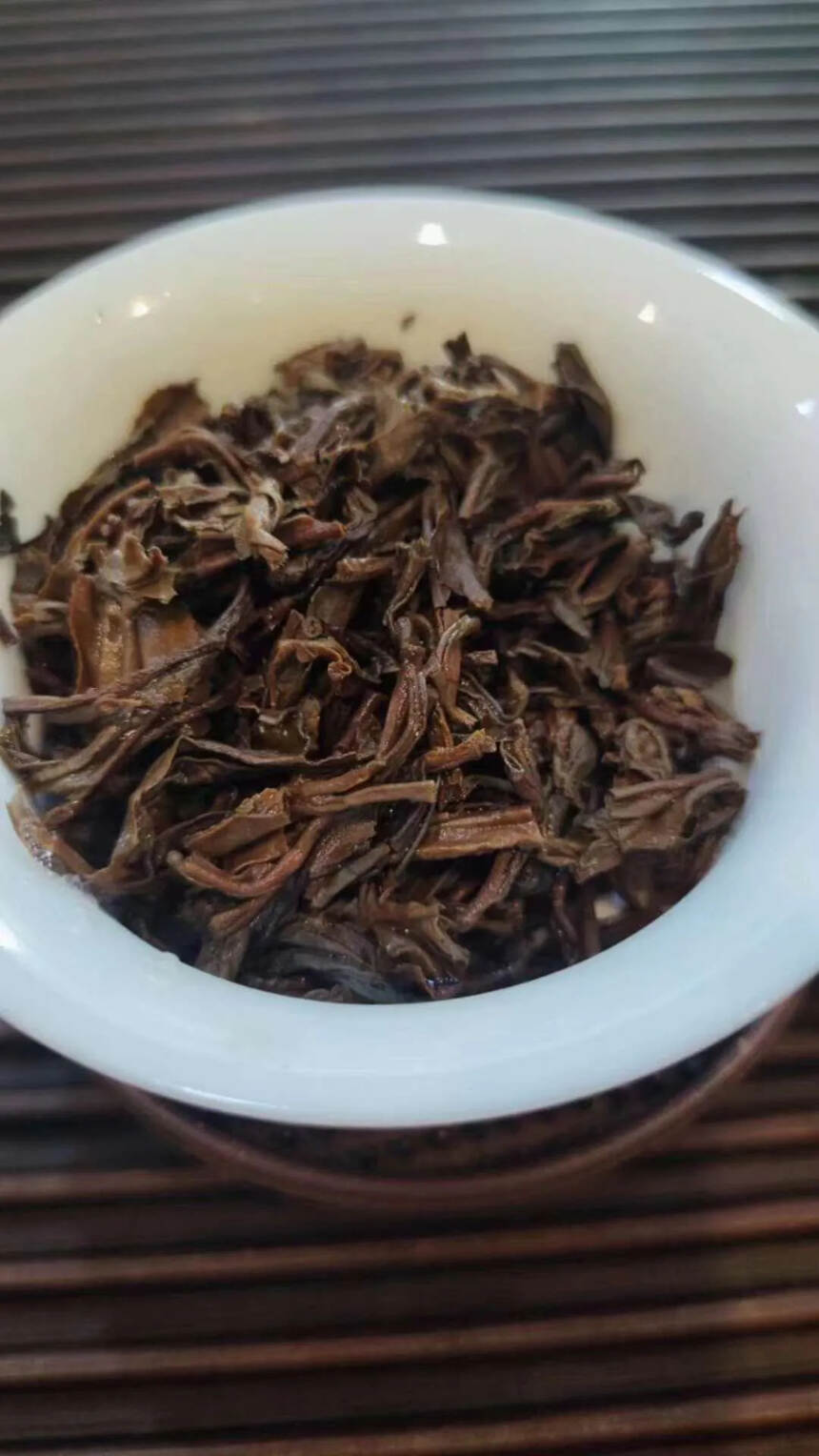 ??2006年象明茶厂南糯山私人订制老生茶，选用纯南