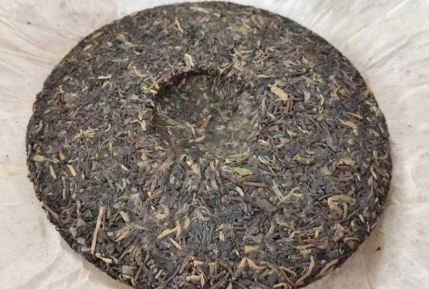 南峤茶厂六星孔雀班章古树小饼   250g/饼老茶，