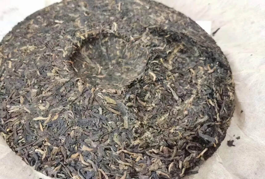 南峤茶厂六星孔雀班章古树小饼   250g/饼老茶，