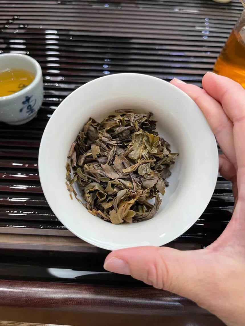 04年绿印7432采用勐海茶山高海拔茶菁，经自然陈化