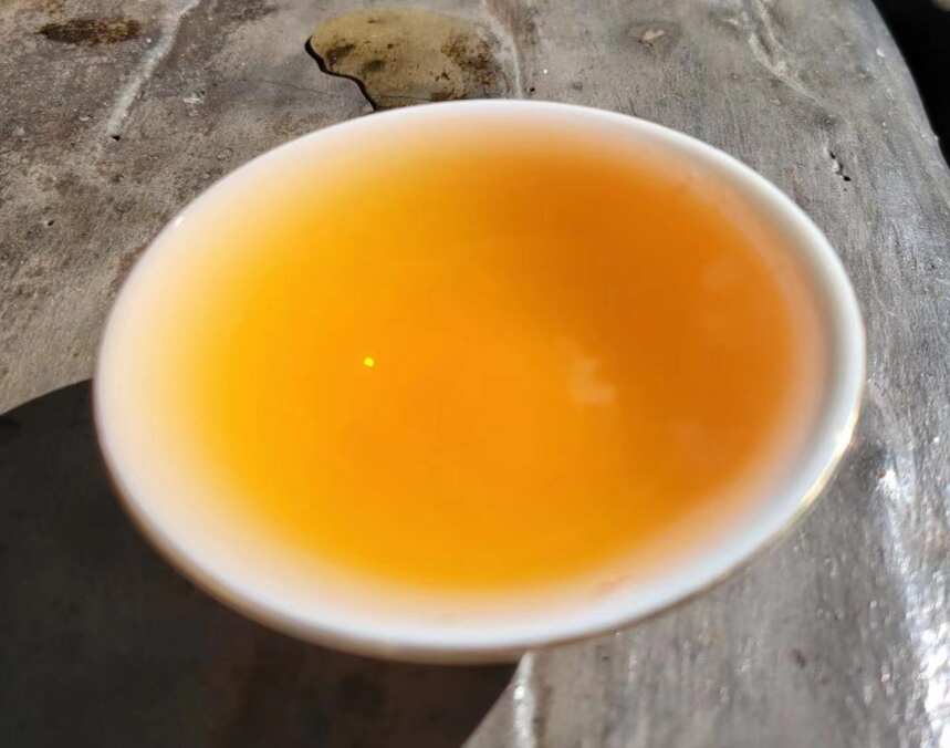 喝杯普洱茶 享受时光岁月沉淀唯美的味道