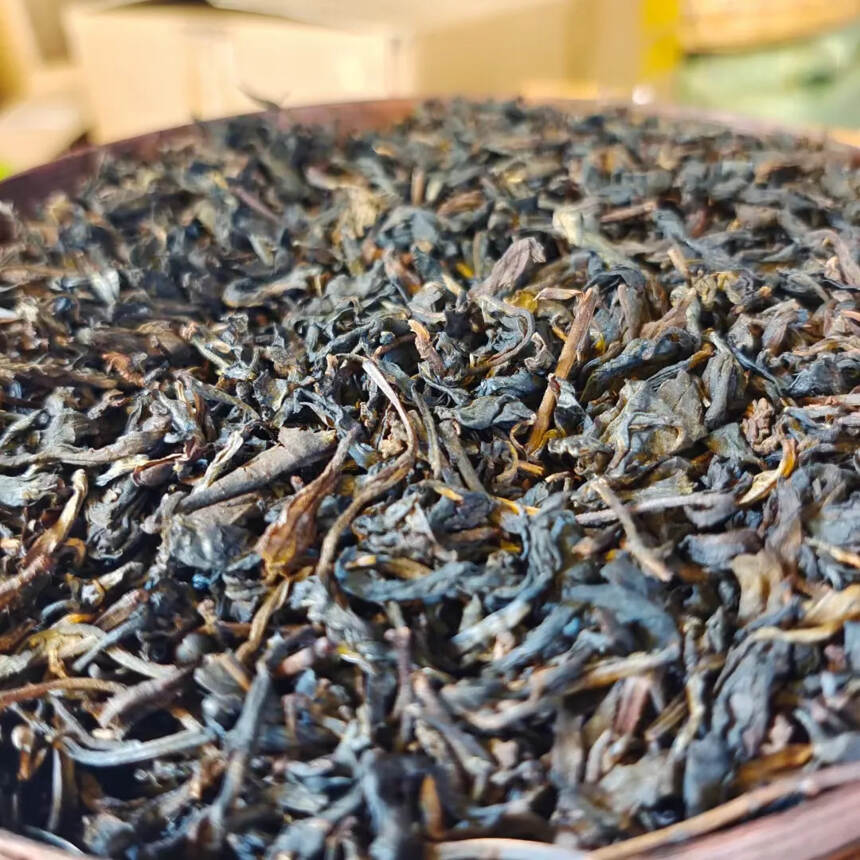 2000年茶王易武麻黑古树茶，一筐1.5公斤，一件1