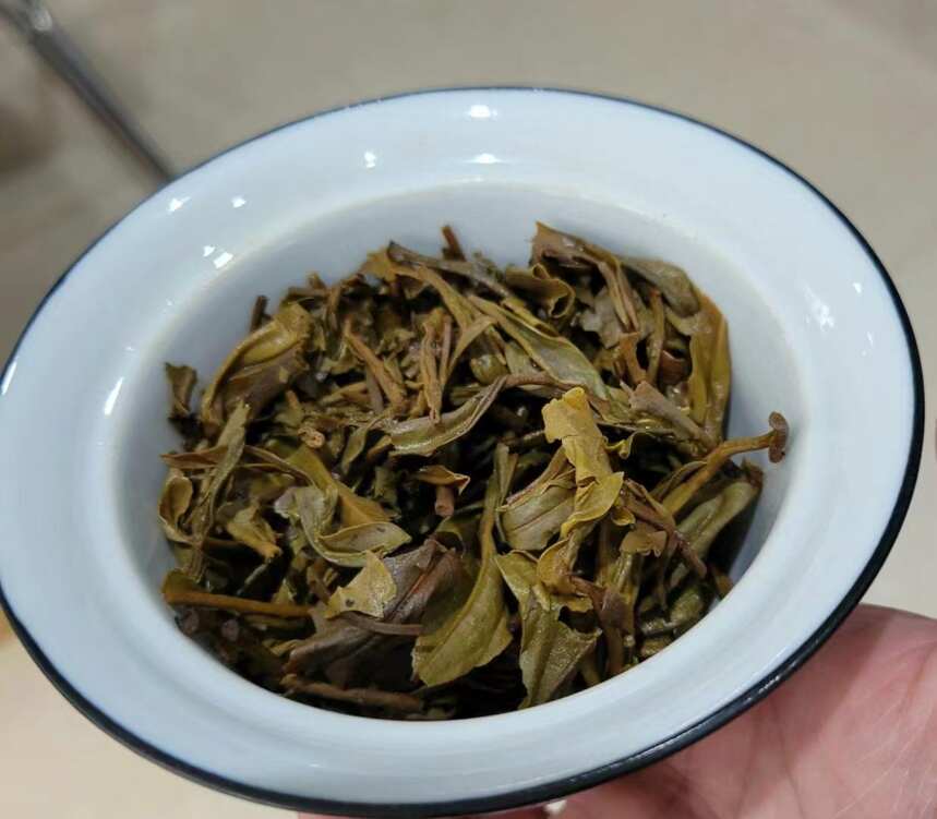 一杯茶里的小幸福 怎样辨别普洱茶老茶？