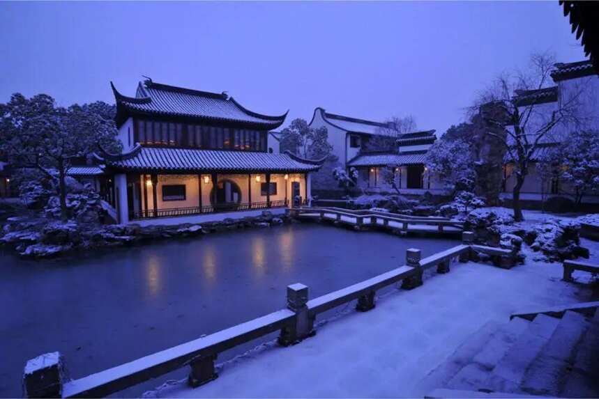 一部红楼梦，满纸茶叶香。曹雪芹以诗意之笔，画就一幅雪夜烹茶图