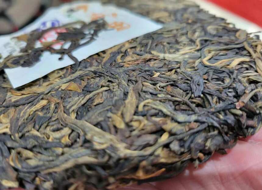 一杯茶里的小幸福 怎样辨别普洱茶老茶？