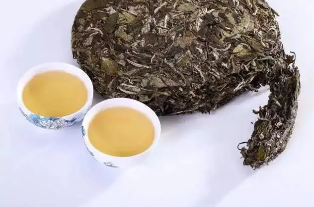 选茶饼还是散白茶好？新手一定要知道的3点