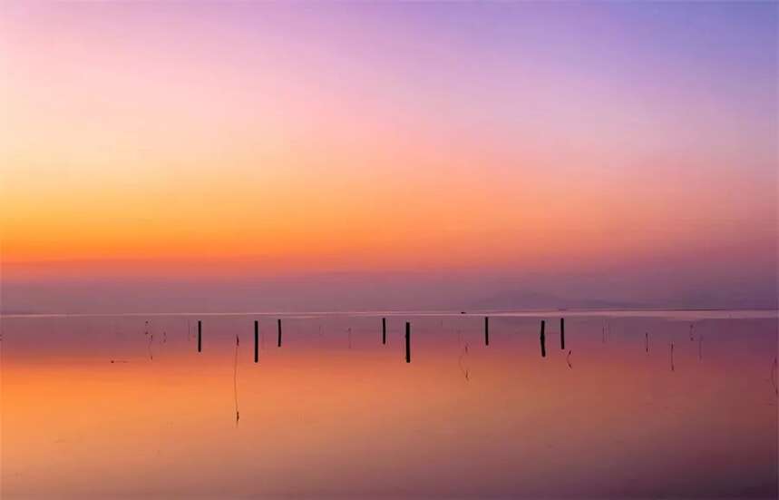 夕阳遇上秋水，就像鸡头米遇上糖水