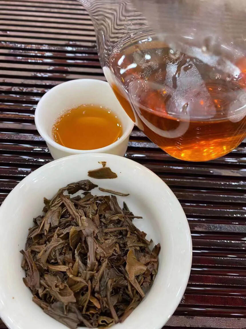 ??2005年南峤茶厂 紫孔雀青饼，茶香足，茶气刚猛