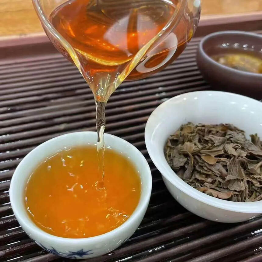 ??2011年土林大白菜坨茶，250克一个，入口糯滑